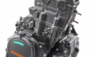 154825_KTM 125 DUKE Engine right front MY 2017