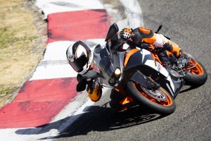 KTM RC 390_Action 01