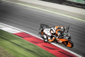 KTM RC 390_Action 03