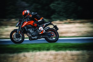 KTM 790 DUKE 2018_Action 01