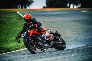 KTM 790 DUKE 2018_Action 02