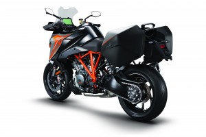 245719_1290 SuperDuke GT MY19 Black CASE Rear-Left