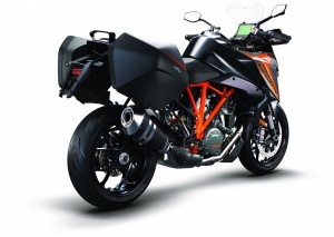 245720_1290 SuperDuke GT MY19 Black CASE Rear-Right