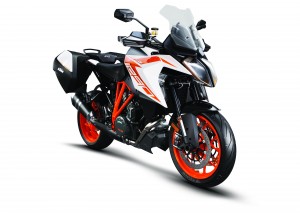 245727_1290 SuperDuke GT MY19 Orange CASE Front-Right