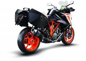 245729_1290 SuperDuke GT MY19 Orange CASE Rear-Right