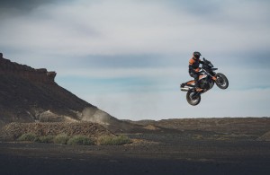 KTM 790 ADVENTURE R_Action 01